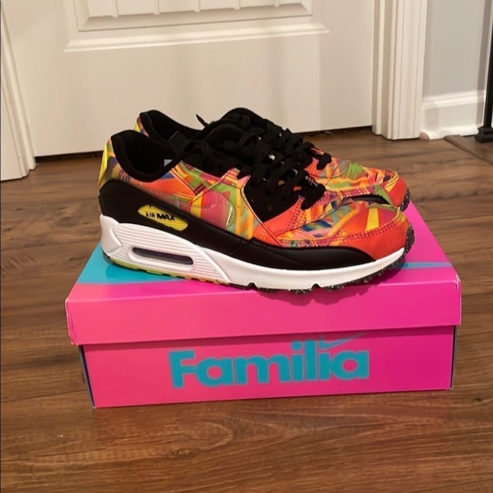 Nike Air Max 90s Familia edition